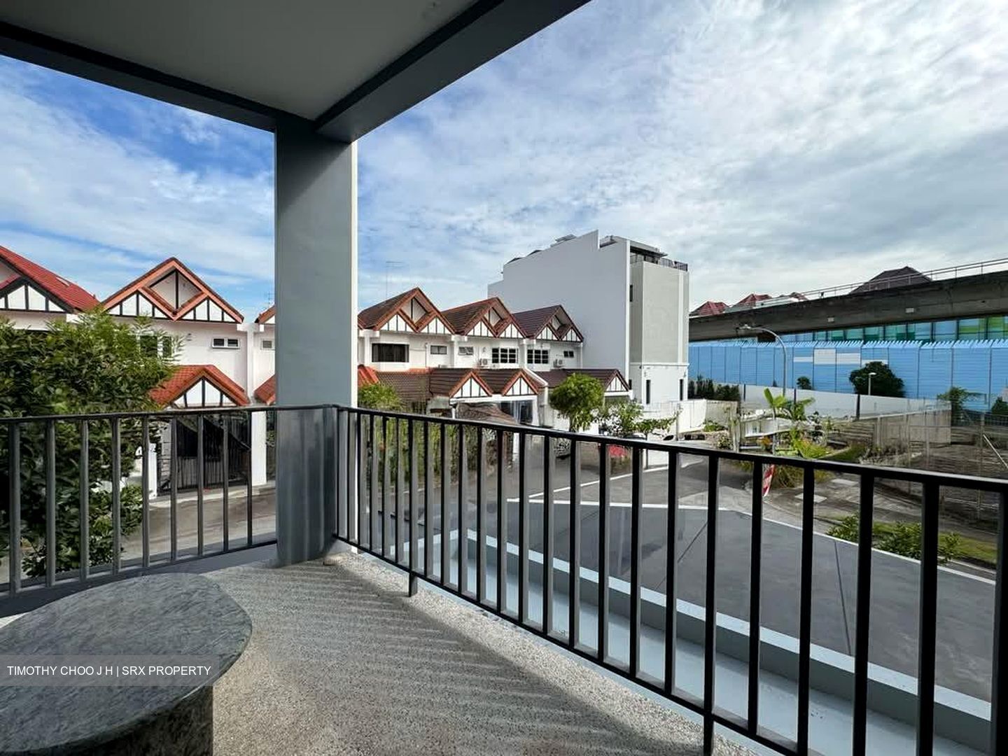Apollo Gardens (D16), Terrace #581688371